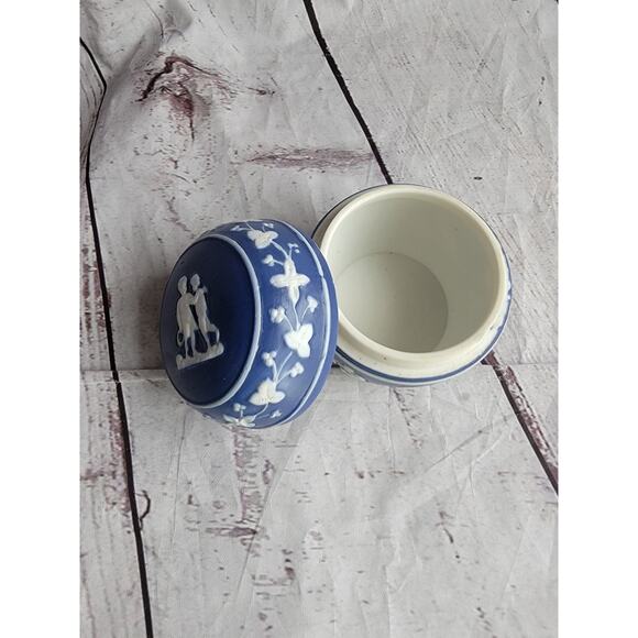 Wedgwood Jasperware lidded jar Trinket Dish - Picture 9 of 10